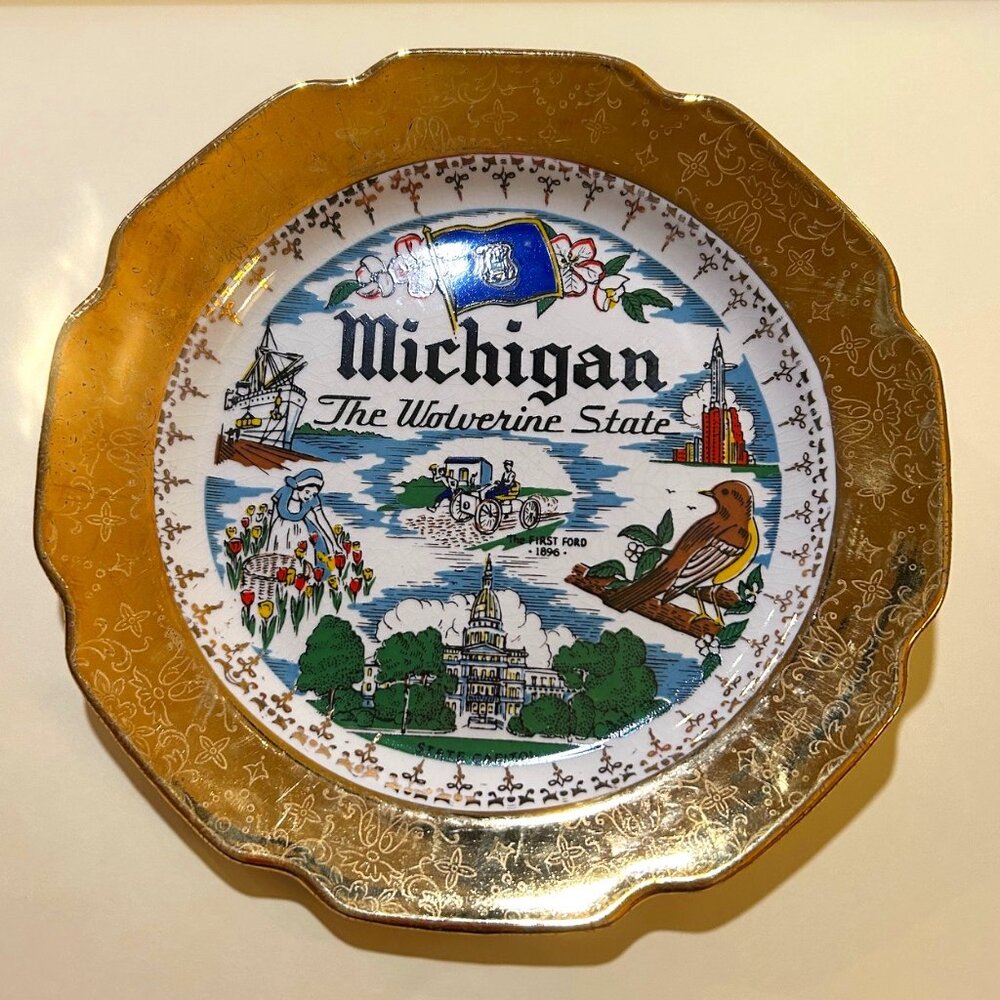 Michigan The Wolverine Sate Ceramic Decorative Collectible Souvenir Plate 9 in.
